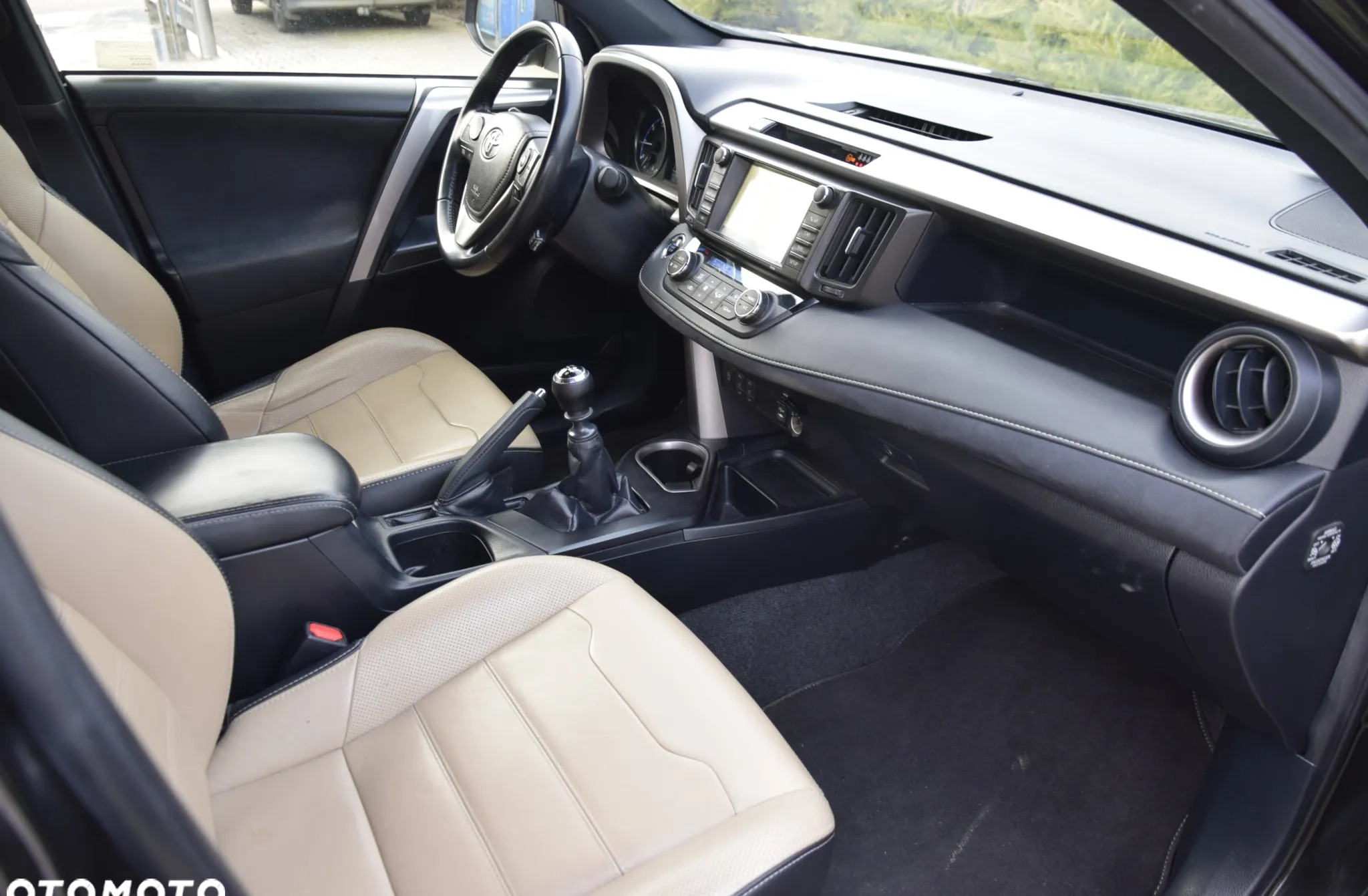 Toyota RAV4 cena 66800 przebieg: 328000, rok produkcji 2016 z Żuromin małe 326